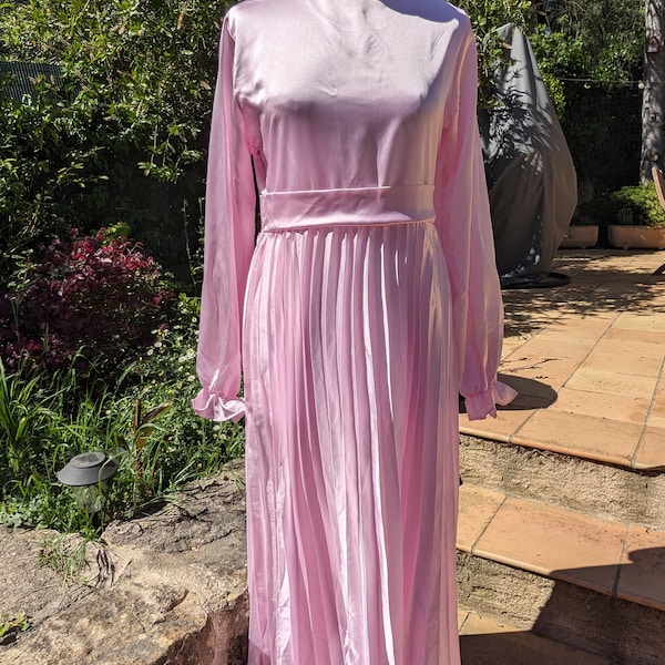 Robe plissée rose bonbon satin et noeud dans le dos vintage années 50/80 fait main, France.36eu