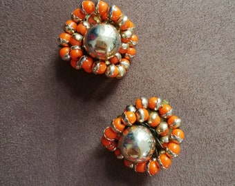 Boucles d'oreilles à clips vintage avec petites perles orange, perle doré et métal