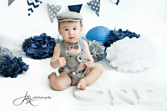gris//blanc photo Prop Fait main Bébé Garçons 1st Anniversaire Gâteau Smash Tenue