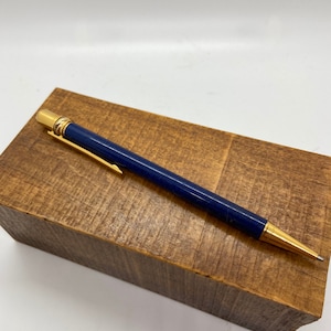 Pen, Cartier Pen, Must Vintage lapis lazuli and gold, retractable pen