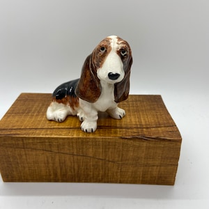 Basset Hound Dog porcelain or ceramic figure marked Jane Collection CA 9 image 1