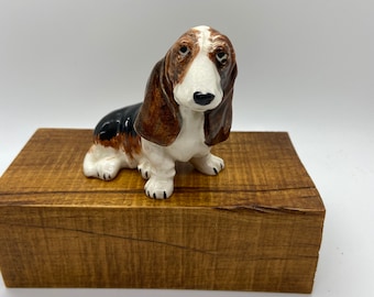 Basset Hound Dog porcelana o figura de cerámica - marcado Jane Collection CA #9
