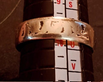 Wedding Ring Fourteen karat Gold band, size 10, Very Detailed black engraves, Custom engraving inside:"14kt Wed-Love", vintage