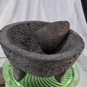 Mortar Pestle Lg dk grey, Spanish is a Molcajete, Mexican volcanic stone handmade, Course for Grinding Spices Herbs&Medications, Natural Way