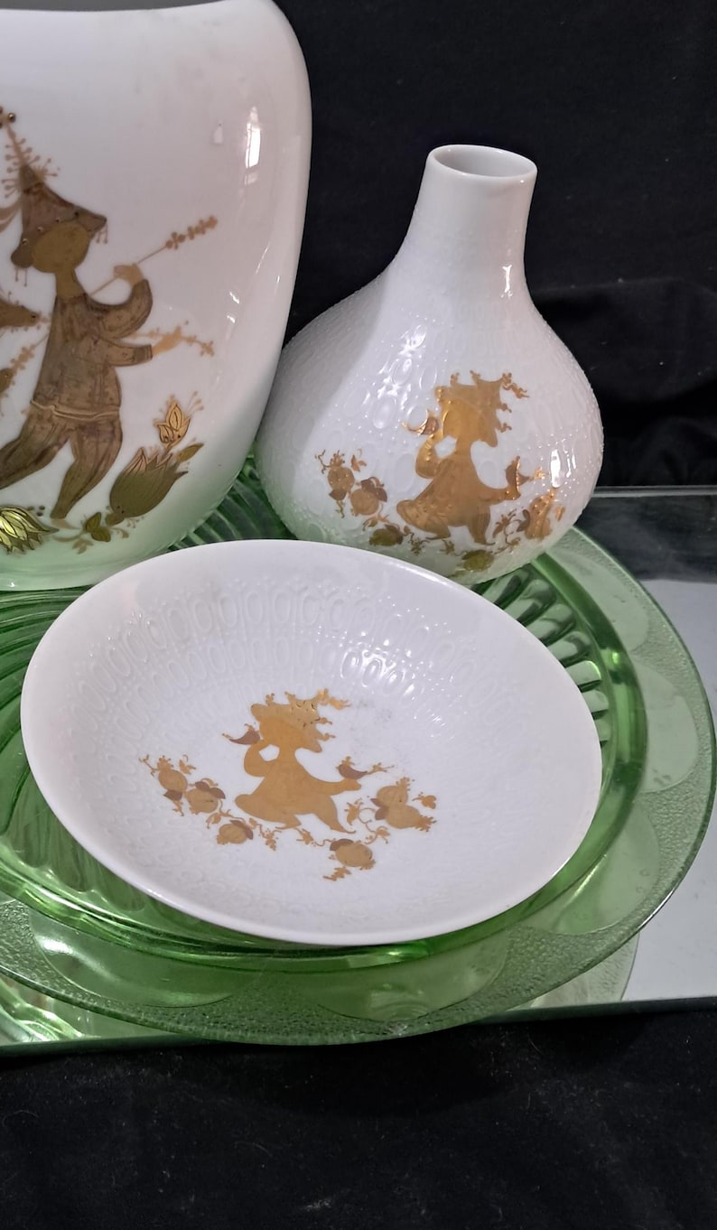 #etsy shop:Rosenthal Germany,Bjorn Wiinblad vases https://etsy.me/3R40DIL #primavera #quatrecouleurs #studioline #germany #rosenthal #bonechina #porcelain #goldpainting #bjornwiinblad dwedgecreations.etsy.com #goldbirds #goldfans #rosenthalvase #orientaldancing #art
