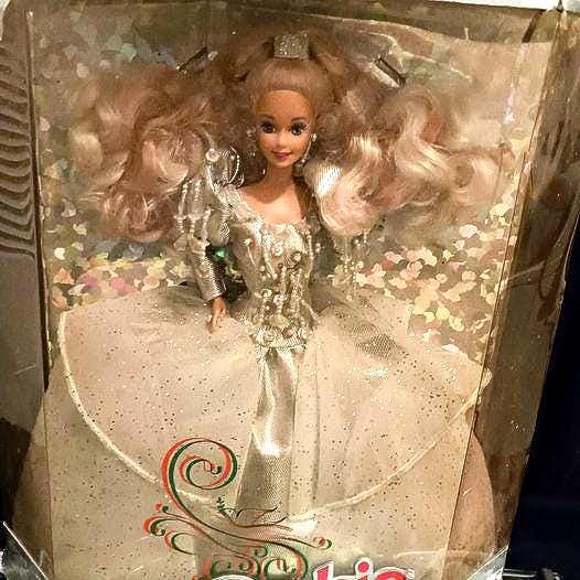 Barbie Holiday 1992, White Dress Collectible 1992 Special Edition Collectible in Box, This is a Barbie Happy Holidays 1992, Vintage