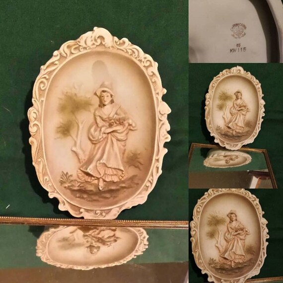 Colonial Victorian wall hanging plaque Lefton