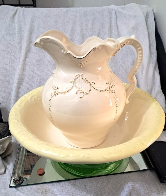 Pitcher \u0026 Wash Basin Bowl, Vintage Large Hand painted off white w/gold  accents, ornate scrolls around, signed Ironstone USA - Etsy.de, image size:570x670
