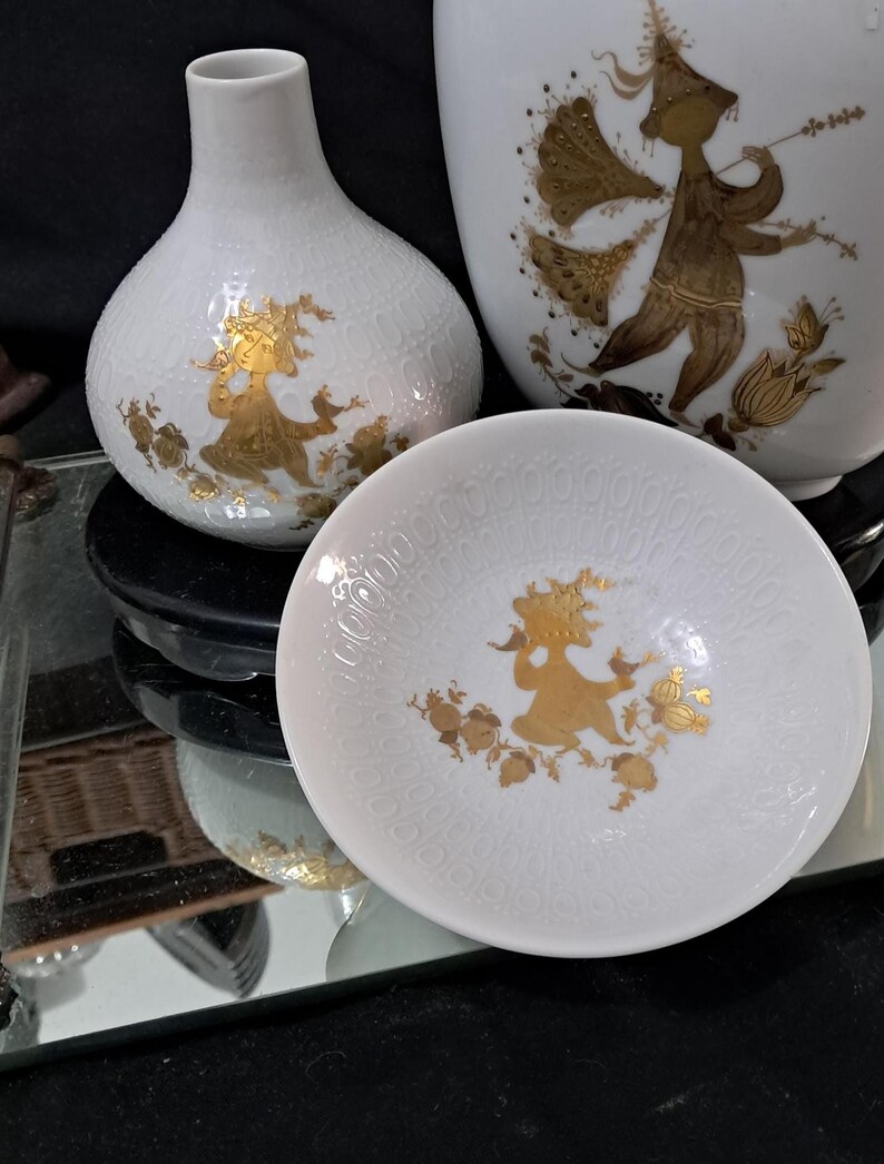 #etsy shop:Rosenthal Germany,Bjorn Wiinblad vases https://etsy.me/3R40DIL #primavera #quatrecouleurs #studioline #germany #rosenthal #bonechina #porcelain #goldpainting #bjornwiinblad dwedgecreations.etsy.com #goldbirds #goldfans #rosenthalvase #orientaldancing #art