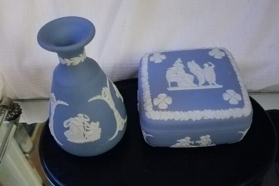 WEDGWOOD TRINKET BOX PALE BLUE WHITE RARE VINTAGE  COLLECTABLE POTTERY BRITISH
