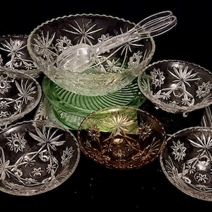 Anchor Hocking Early American Prescut Star Of David Set of 7 , Lg. Bowl & 6 Footed Bowls, Star Pattern Bowls, 1 gold footed bowl, vintage