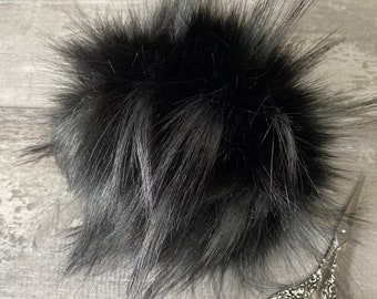 Pompon en fausse fourrure noir | Accessoire pour chapeau fait main
