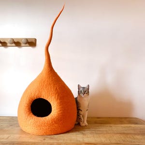Fairy-Tale Cat Bed in Orange – Handmade Felted Wool from Italy – Perfect Gift for Cat Lovers