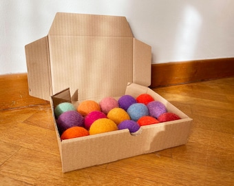 Bolas de Fieltro Juguete para Gatos – 15 Bolas de Lana Vibrantes de 4 cm – Diversión Artesanal en Lana Alpina – Set Colorido y Duradero