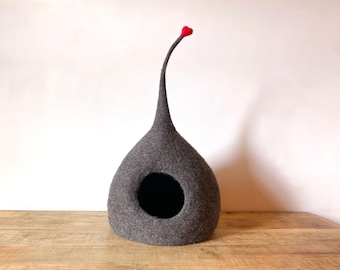 Durable Handmade Felt Cat Bed – Made in Italy | Unique Pet House