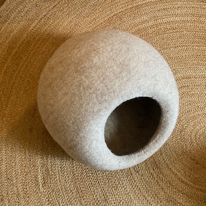 Original Handmade Cat Cave in Felt – Made in Italy | Cozy & Durable
