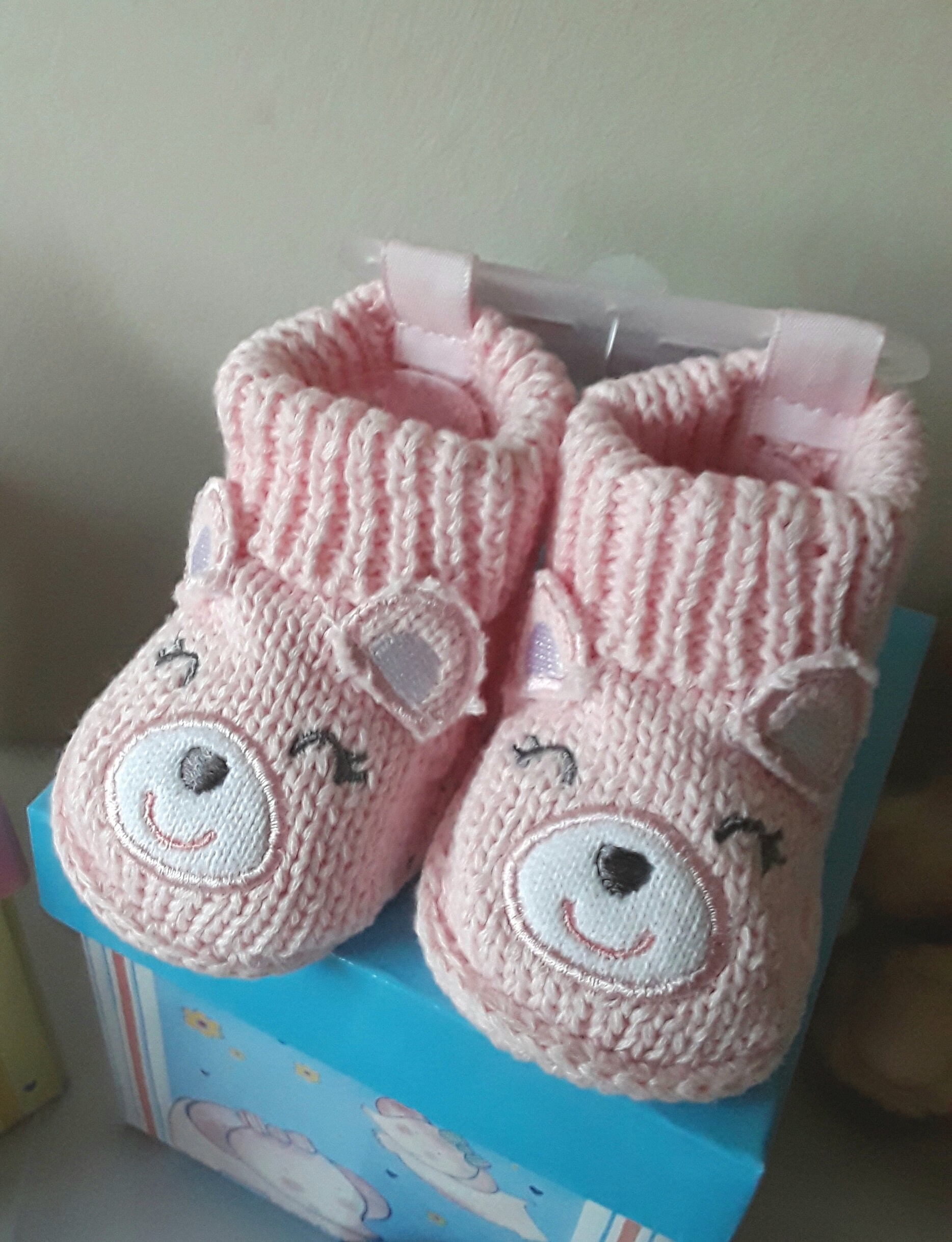 Knitted Baby Shoes in Pink and Blue