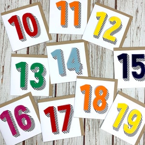 Tarjeta de cumpleaños número hecha a mano. Saludos personalizados. Números/Edad 10, 11, 12, 13, 14, 15, 16, 17, 18, 19, fuente 'Bradford Buzz'. Aniversario