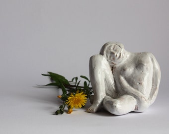 Statua donna  in ceramica, regalo ideale per l'arredamento della casa.