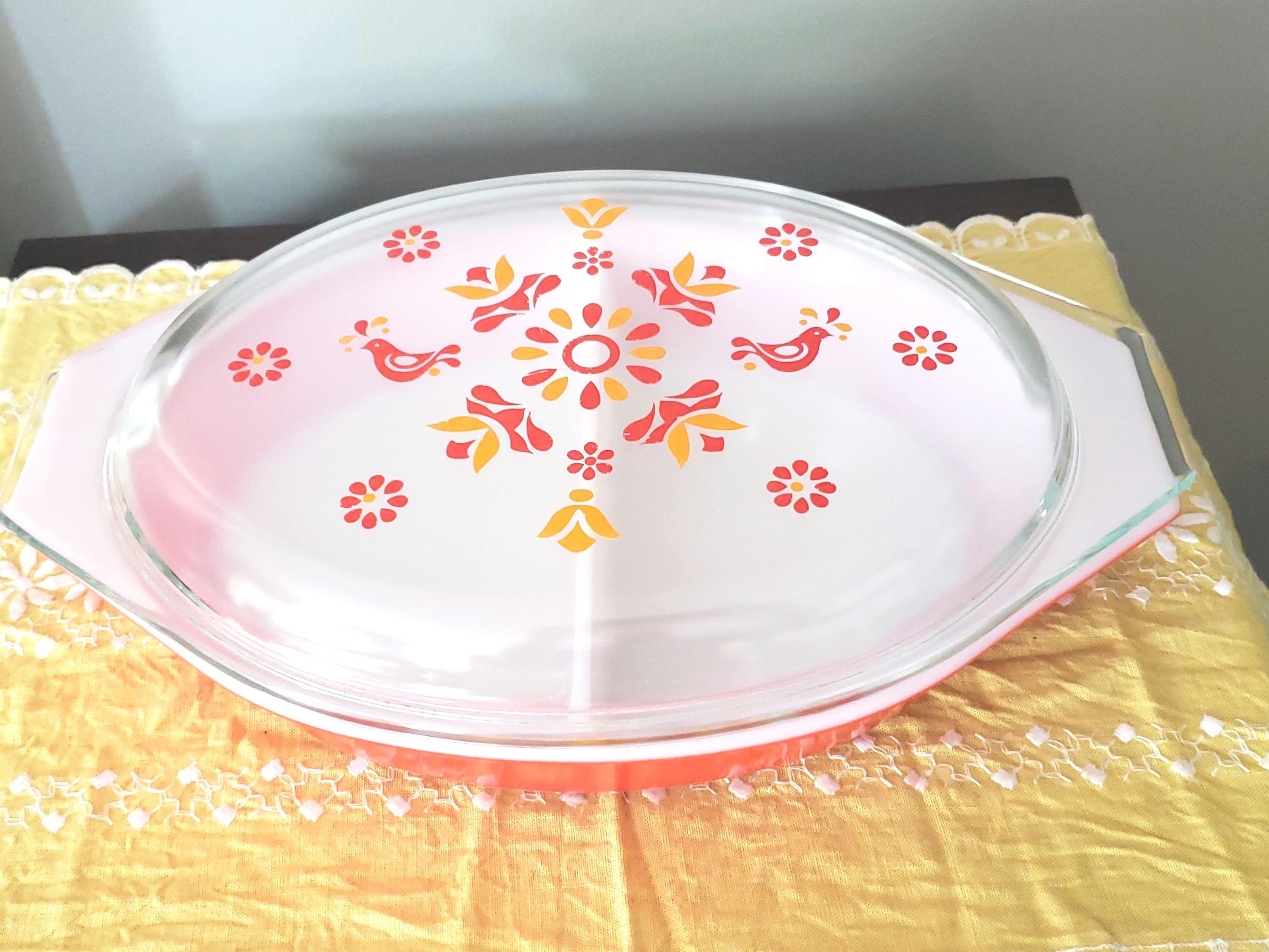 Vintage Pyrex Friendship Pattern Red White Casserole Dish 1.5