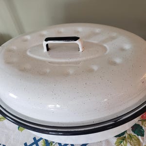 Vtg White Speckled Porcelain Enamel Enamelware Roaster Pot