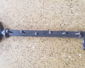 Cast iron key hanger pegs hook