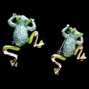 Tree Frog Brooches ~ Set of 2 Pins