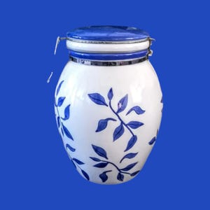 Ginger Jar ~ Hand Painted Blue and White Floral Design ~ Inspirado