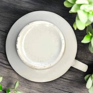 Blue Willow Teacup and Saucer - Vintage Transferware - Churchill England immagine 6
