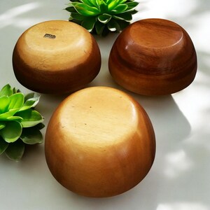 Saladiers artisanaux en bois d'acacia | Ensemble de 3 saladiers de service image 2