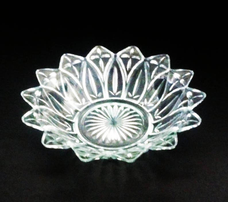 Mid Century federal glass flower petal bowl Starburst design Etsy
