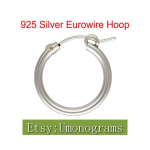Op de afbeelding: Een zilveren oorring met een eurodraad sluiting. De oorring is van 925 zilver en is verkrijgbaar op Etsy bij Umonograms.