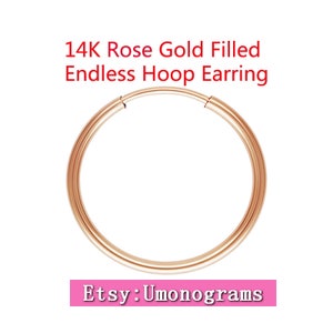Puede incluir: Un pendiente de aro sin fin relleno de oro rosa. El pendiente tiene un diseño circular simple. El texto de la imagen dice "14K Rose Gold Filled Endless Hoop Earring" y "Etsy: Umonograms".