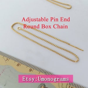 Puede incluir: Cadena de caja redonda con extremo de alfiler ajustable de color dorado. La cadena se muestra en primer plano, con el texto "Adjustable Pin End Round Box Chain" en rojo. También es visible el nombre de la tienda de Etsy "Umonograms".