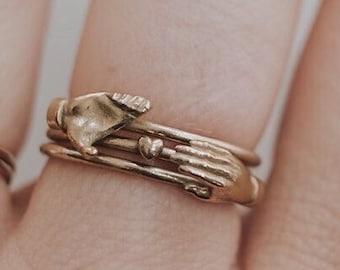 Solid Gold Fede Gimmel hand Ring, Interlocking hands, Figa Ring, Claddagh Ring, Puzzle Ring, Gold Stacking Ring, Memento Mori, Mano Figa,