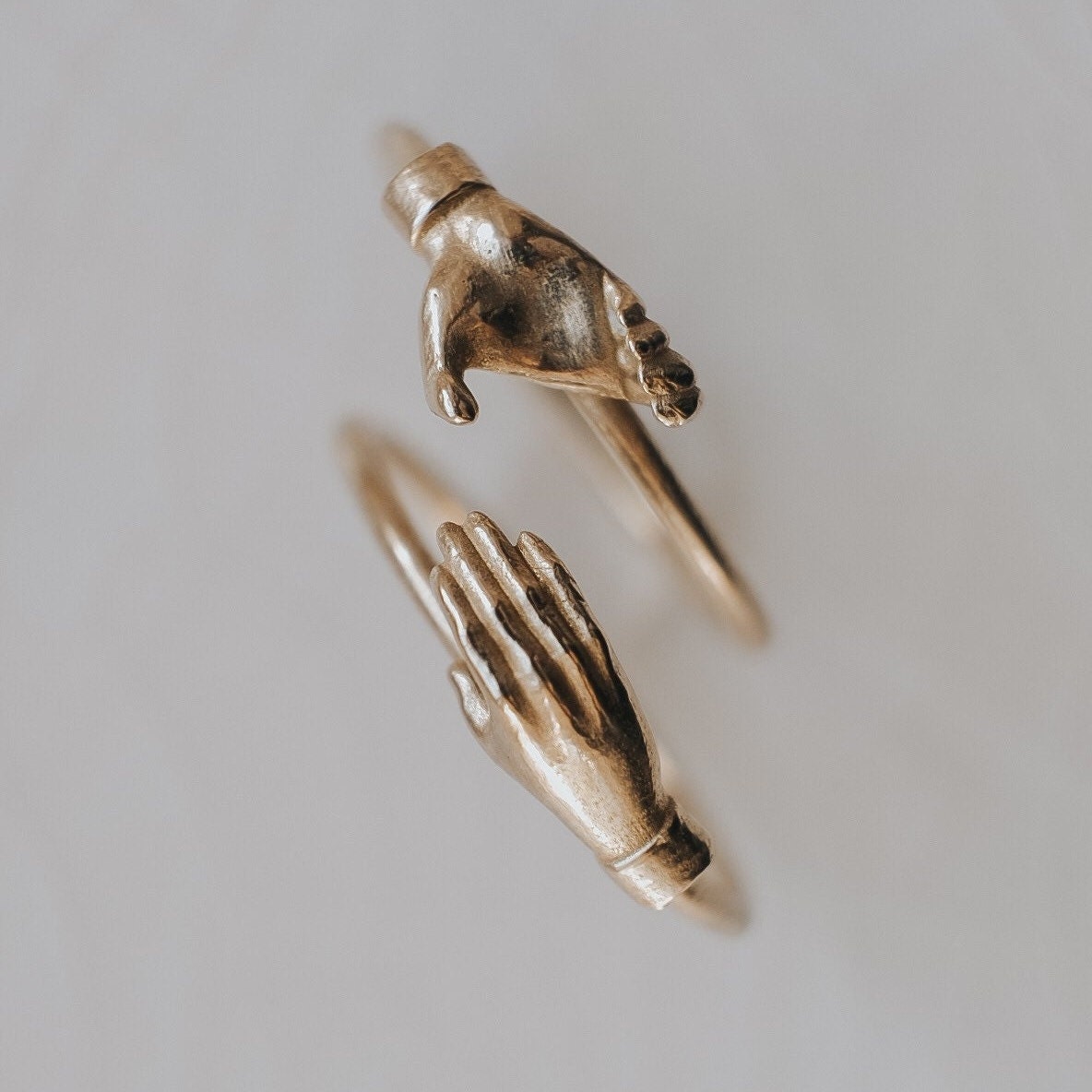 Solid Gold Fede Gimmel hand Ring, Interlocking hands, Figa Ring, Claddagh Ring, Puzzle Ring, Gold Stacking Ring, Memento Mori, Mano Figa,