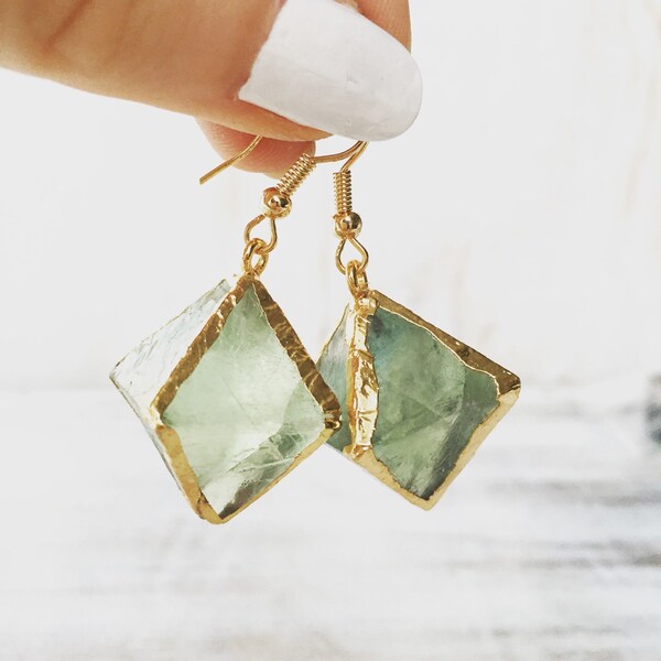 Orecchini in pietra preziosa in fluorite verde, Geode, Orecchini in oro, Orecchini in pietra preziosa, Orecchini in cristallo grezzo, Elettrofotmed, Pendenti in oro cristallino