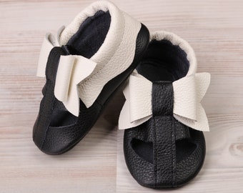 Biało-czarne skórzane sandały dziecięce z kokardą, buty z paskiem w kształcie litery T, miękkie podeszwy dziecięce buty/kapcie, mokasyny dla małych dzieci, letnie buty dla niemowląt, dziewczęce, Evtodi