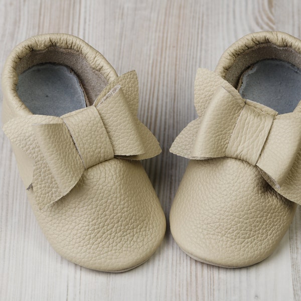 Ivory Leather Baby Shoes with Bow, Soft Sole Baby Shoes, Baby Moccasins, Infant/Toddler Shoes, Shoes Baby Slippers/Booties, Handmade, Gift