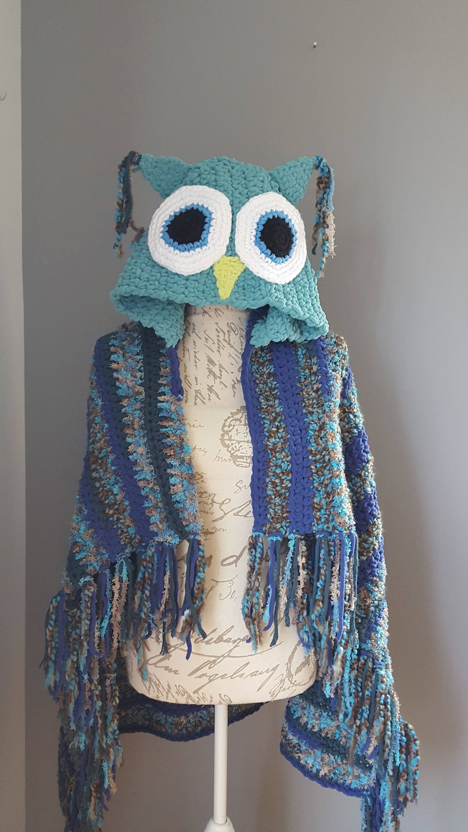 Owl Ornamental Print Pattern Hooded Blanket