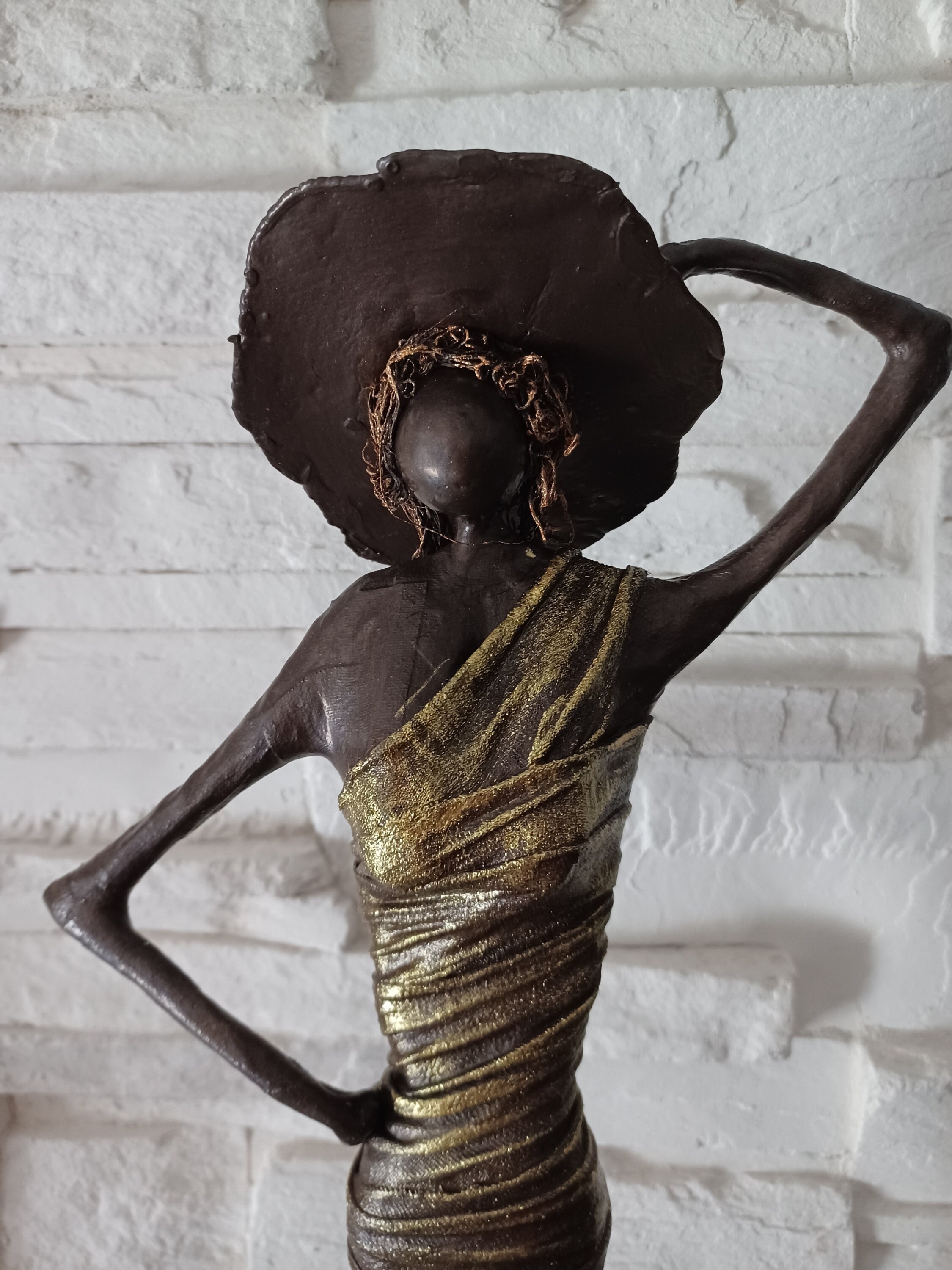 Karen de ster Art Paverpol beeld sculptuur gemaakt met