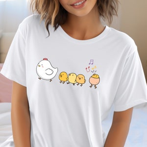 Camiseta de pollitos cantantes, regalo para los amantes del pollo, camiseta de gallina y pollitos en marcha, camisa de pollo de dibujos animados Kawaii, camiseta de Microhomesteading