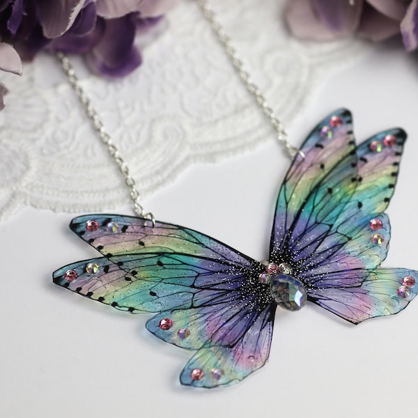 Collier aile de fée - pendentif papillon cigale - arc-en-ciel holographique rose violet - fée kei - noyau de fée - cottagecore - mori kei - festival wear