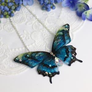 Feen Flügel Halskette - Hellblauer Fantasy Schmetterling Anhänger - Fairy Kei - Fairycore - Feen Geschenk - Mori Kei - Cottagecore - Renaissance Fair
