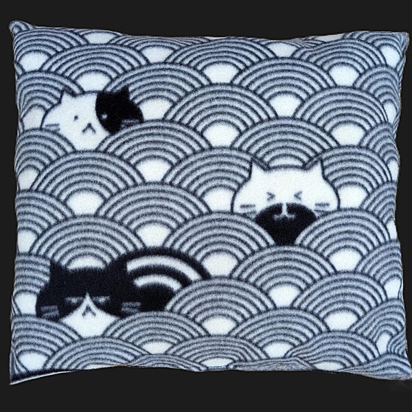 Almohada para gatos con diseño de gatos asomándose, estilo retro moderno, tela polar blanca y negra.