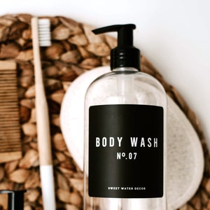 Body Wash Dispenser 16 oz Clear Plastic Refillable Bottle | Clear Bathroom Soap Bottle with Pump | Reusable Plastic Shower Soap Bottle