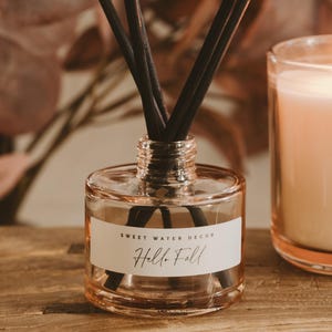 Hello Fall Reed Diffuser: Autumn Home Fragrance - Apple, Cinnamon & Clove