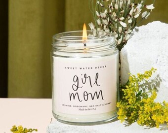 Bougie de soja Girl Mom | Bougie parfumée au jasmin, au romarin, au sel de mer et au miel | Cadeau baby shower pour maman | Cadeau fille maman | Sexe de bébé révélé