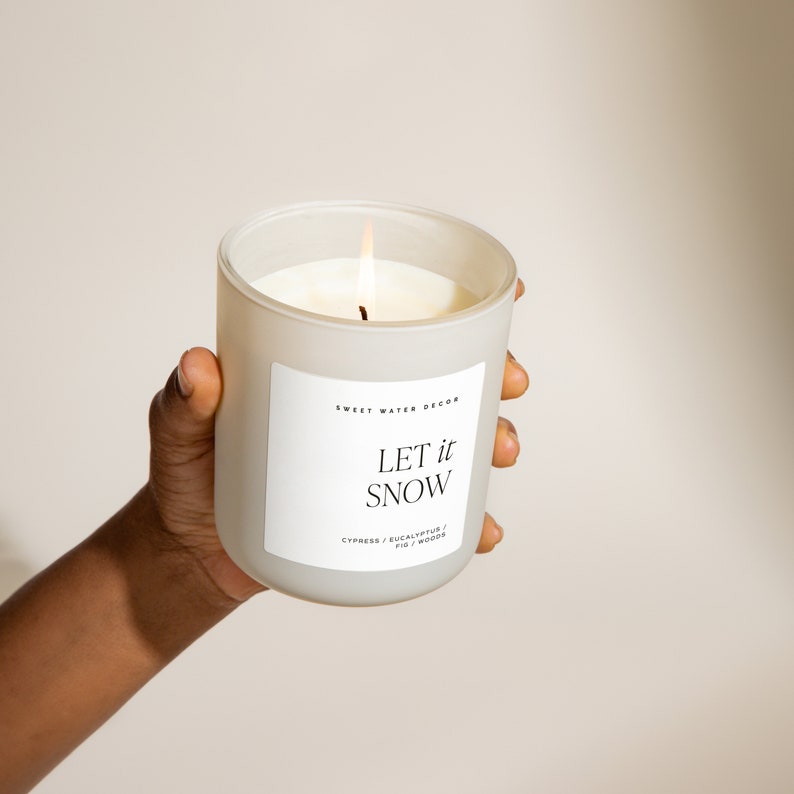 Let It Snow Soy Candle: Cypress, Eucalyptus, Fig Scented Winter Candle, 15oz Beige Jar, Non-Toxic Holiday Candle for Christmas Decor immagine 3