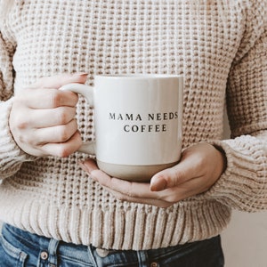 Mama Needs Coffee Mug: 14oz Stoneware Style (Microwave Safe) bild 2